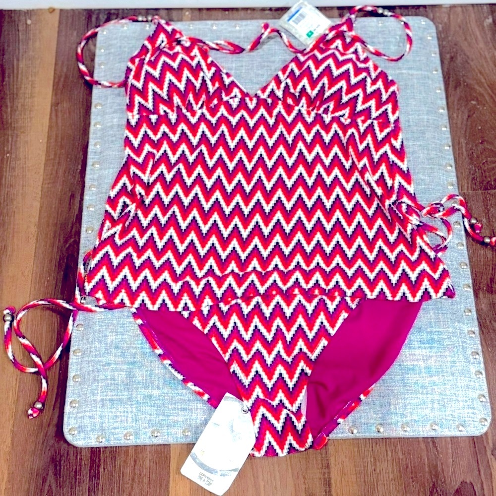 NWT Converse Women’s Slimming Tankini, Vibrant Chevron Pattern. Top:M/Bottom:XL